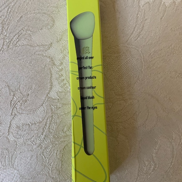 Made By Mitchell MF4 Brush & Beauty Sponge Blender Duo Bundle BNIB - Picture 12 of 15